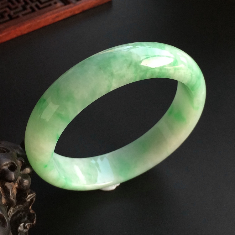 (超值推荐)糯冰种飘翠手镯(57.5mm)