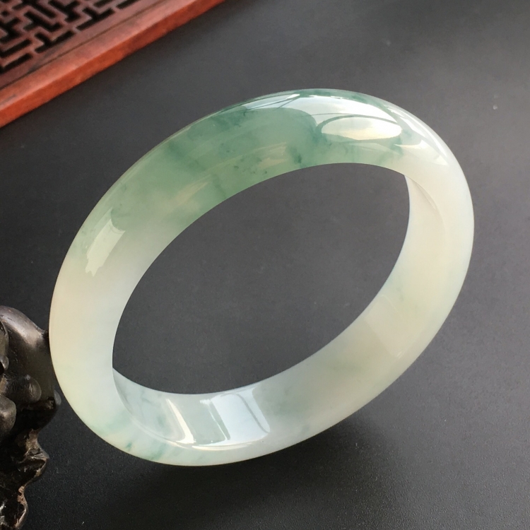 (超值推荐)糯冰种飘花手镯（56.7mm）