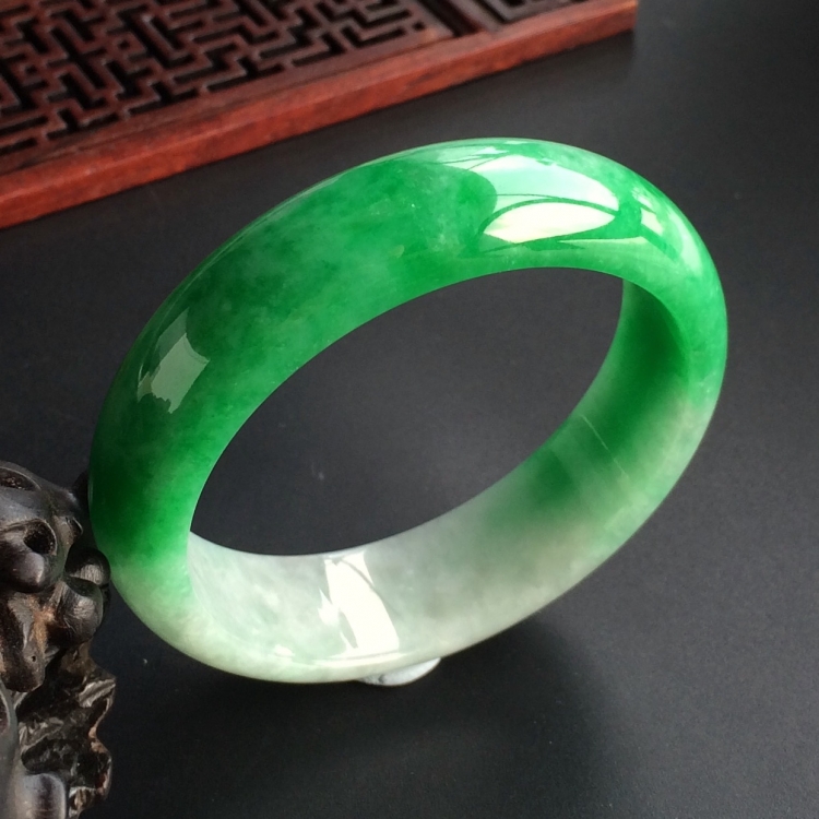 (超值推荐)糯冰种翠色手镯(54.8mm)