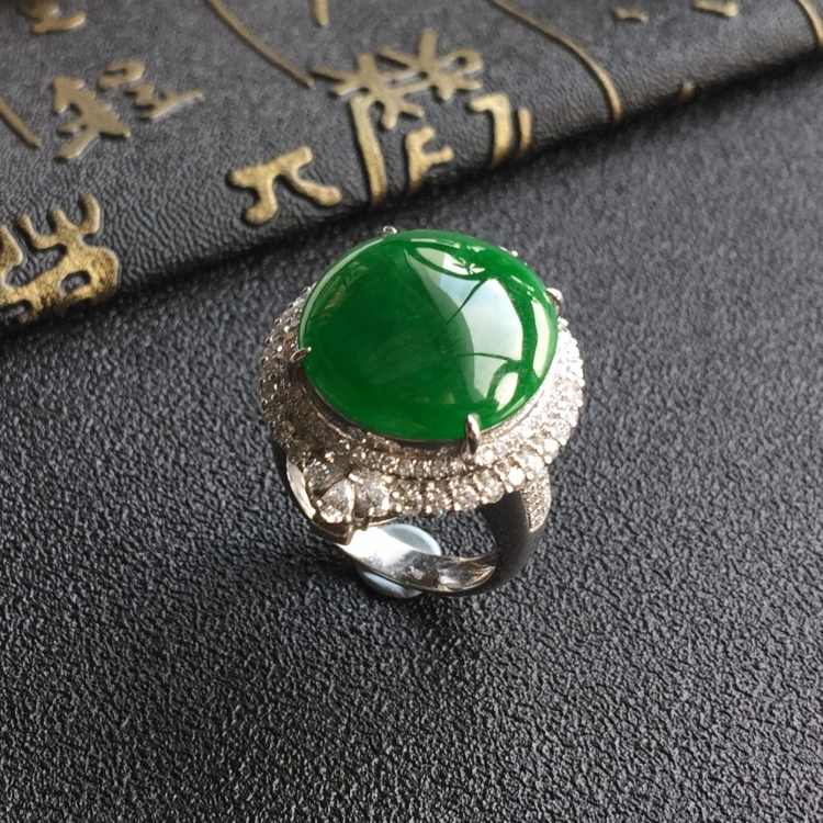 (超值推荐)糯冰种阳绿镶白金钻石戒指/胸坠(两用)