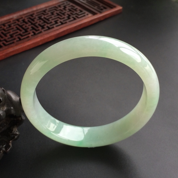 (超值推荐)糯冰种晴水略飘翠手镯(60mm)