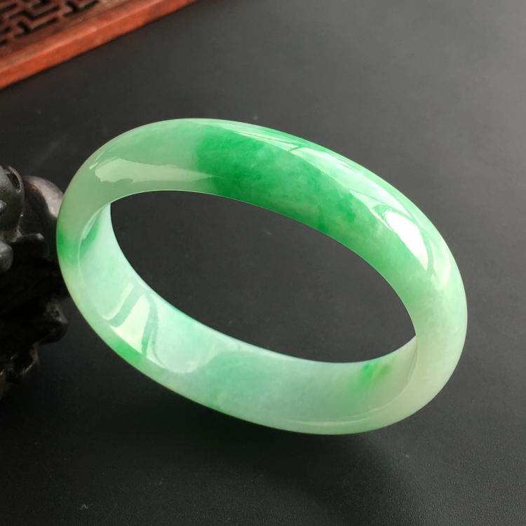 (超值推荐)糯冰种飘翠贵妃镯(55mm-44.7mm)