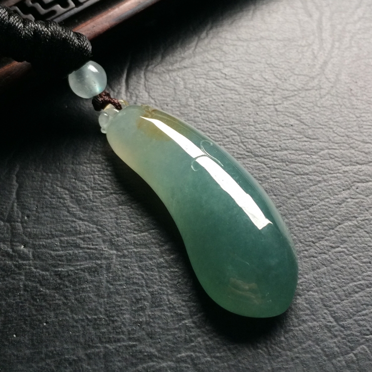 （超值推荐）糯冰种晴水略带黄翡福瓜挂件
