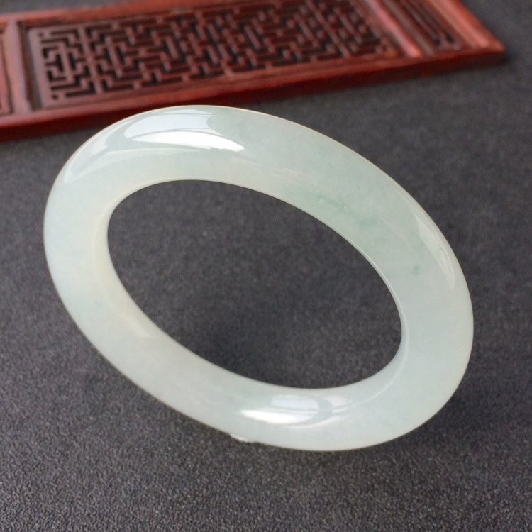 (超值推荐)冰种略飘花圆条手镯(54.2mm)