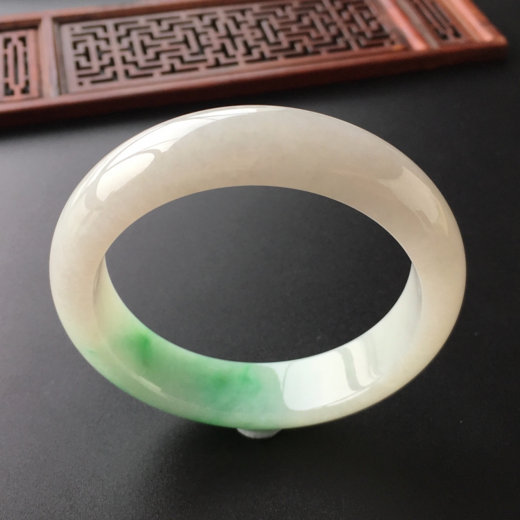 (超值推荐)糯冰种飘翠手镯(57mm)