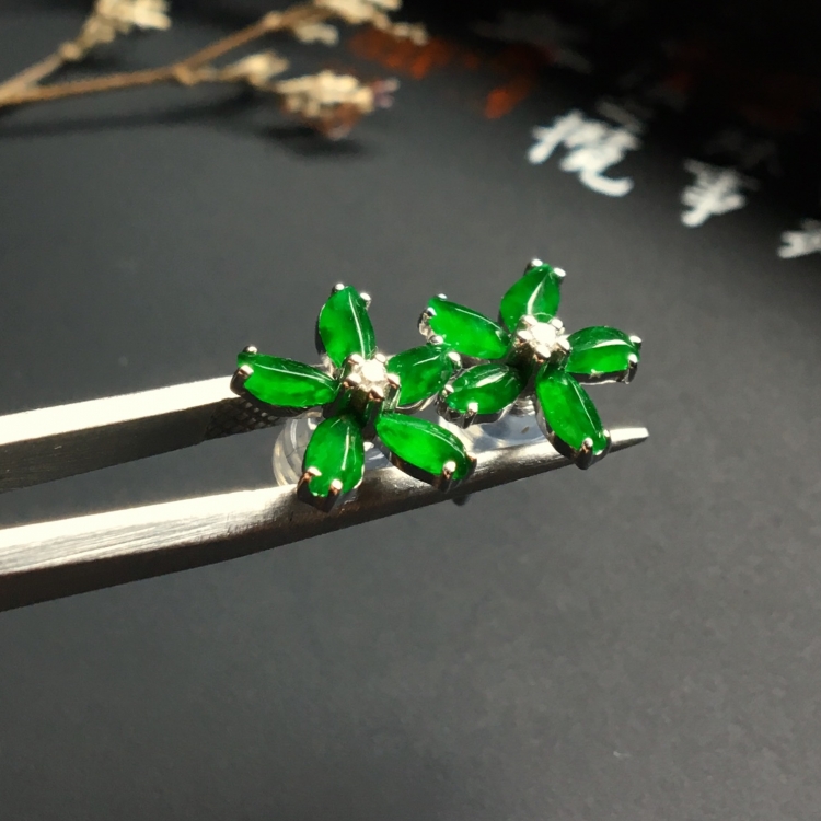（超值推荐）冰种阳绿镶白金钻石花型耳钉