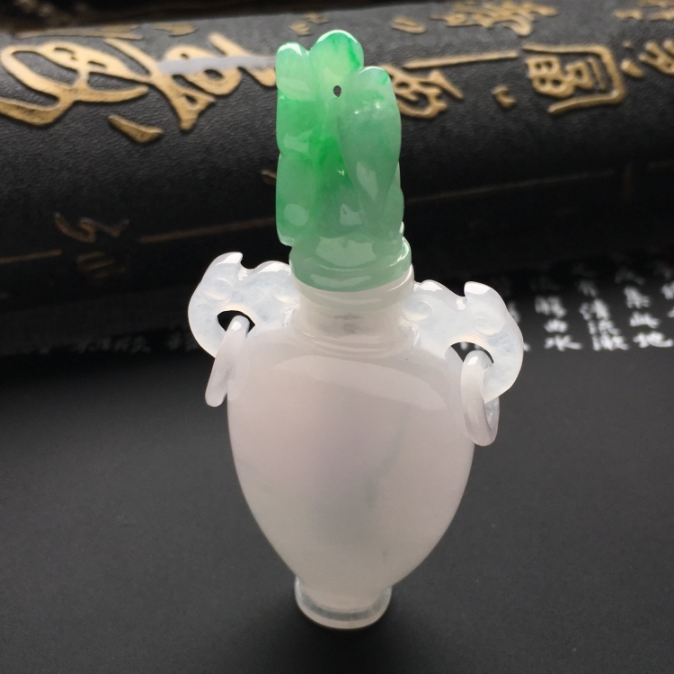 （超值推荐）糯冰种飘翠鼻烟壶