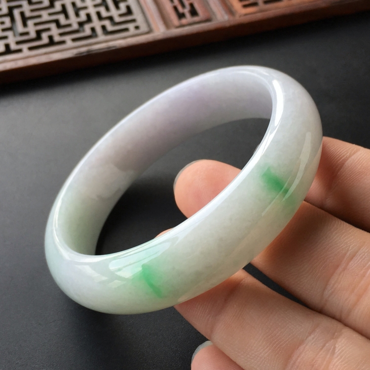 (超值推荐)糯冰种春带彩手镯(58mm)