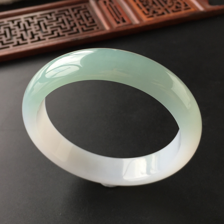 (超值推荐)糯冰种晴水手镯(59.7mm)