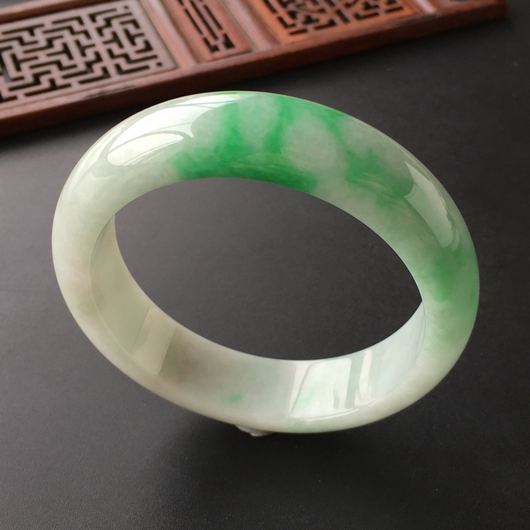 (超值推荐)糯冰种飘翠手镯(55.2mm)