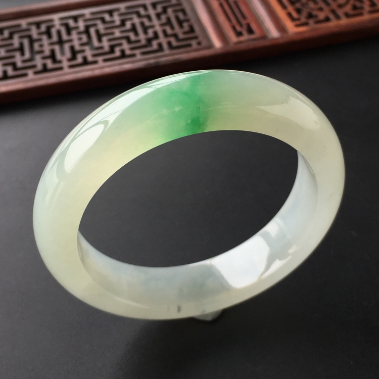 (超值推荐)冰种飘翠手镯(54.8mm)