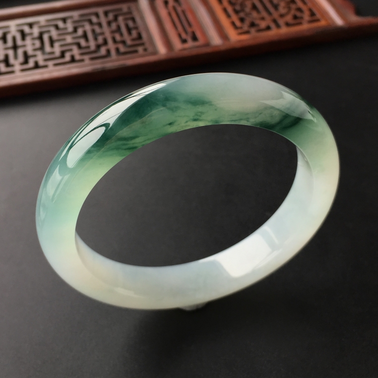 (超值推荐)糯冰种飘花手镯(56.8mm)