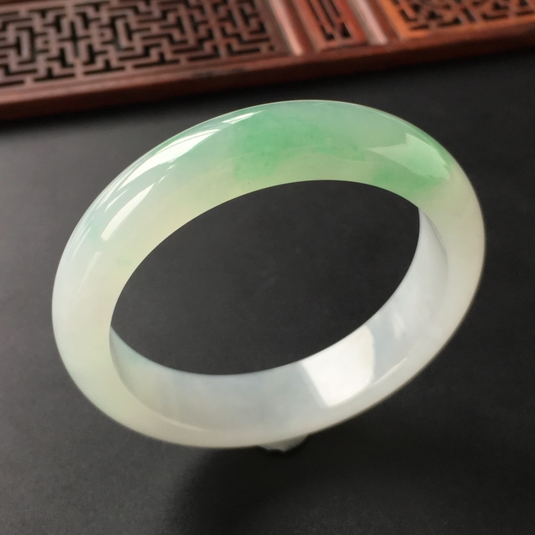 (超值推荐)糯冰种飘翠手镯(54.6mm)