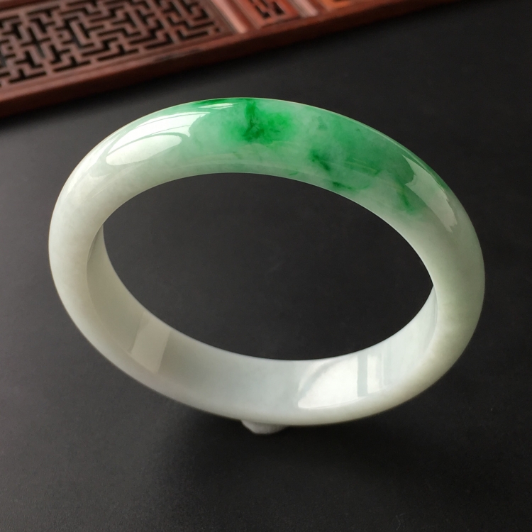 (超值推荐)糯冰种飘翠手镯(59.1mm)