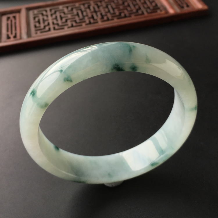 (超值推荐)糯冰种飘花手镯(63.6mm)