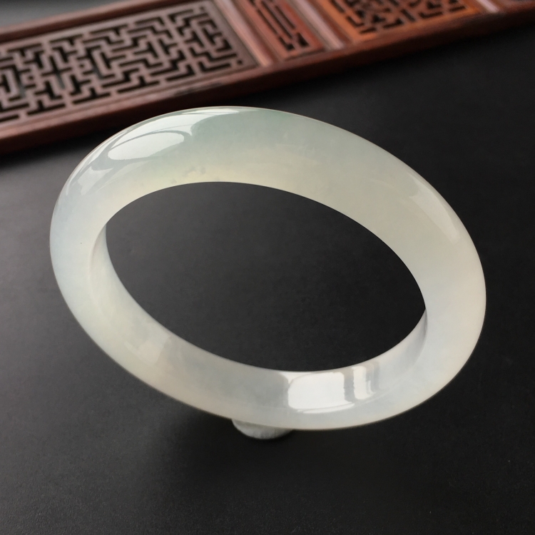 (超值推荐)冰种略飘翠手镯(55.6mm)