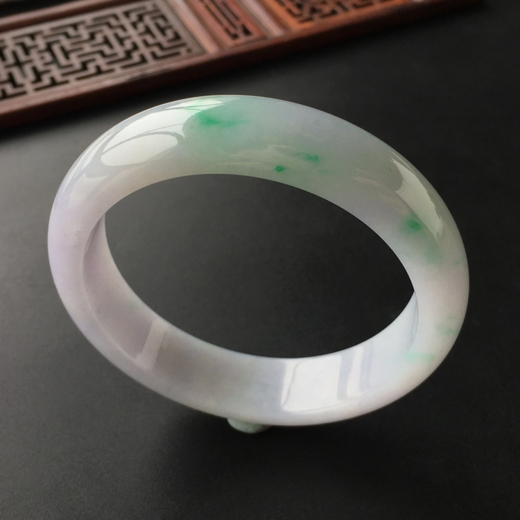 (超值推荐)糯冰种春带彩手镯(57mm)