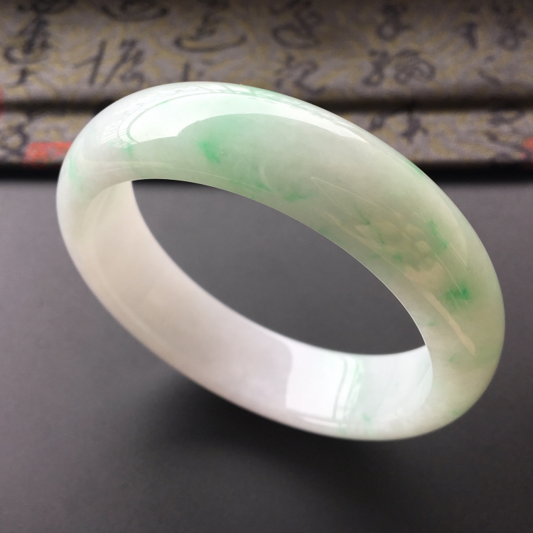 (超值推荐)糯冰种飘翠手镯(56.7mm)