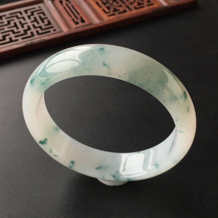 (超值推荐)糯冰种飘花手镯(55.6mm)