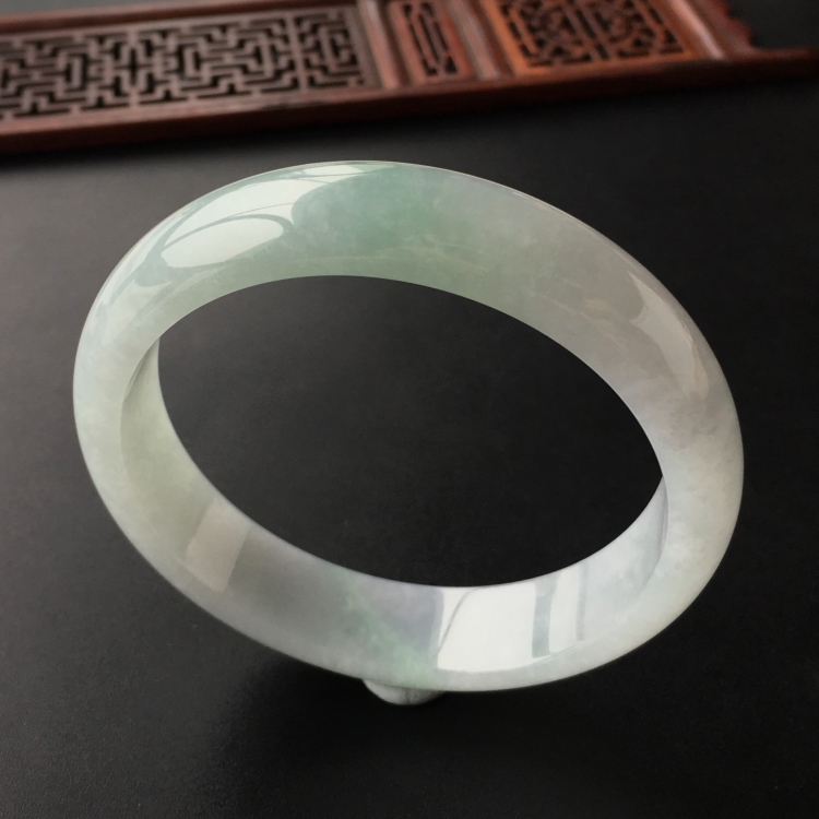 (超值推荐)糯冰种晴水手镯(64.3mm)