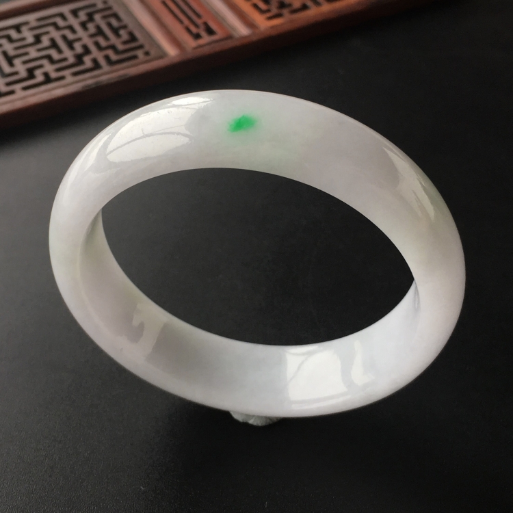 (超值推荐)糯冰种略飘翠手镯(55.6mm)