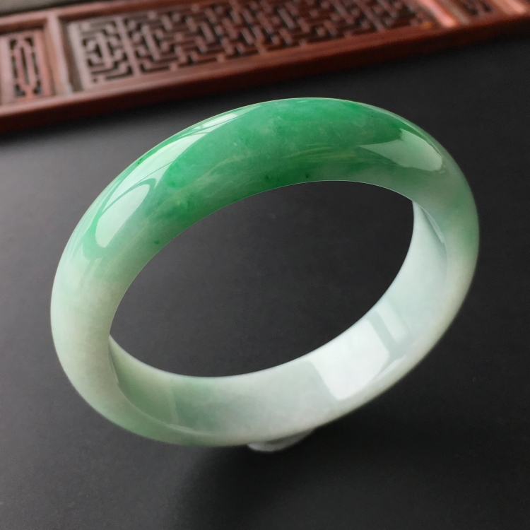 (超值推荐)糯冰种飘翠手镯(56.8mm)