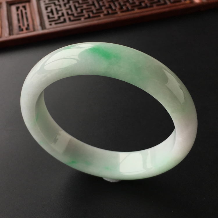 (超值推荐)糯冰种飘翠手镯(58.1mm)