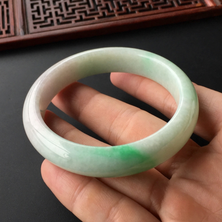 (超值推荐)糯冰种飘翠手镯(57mm)