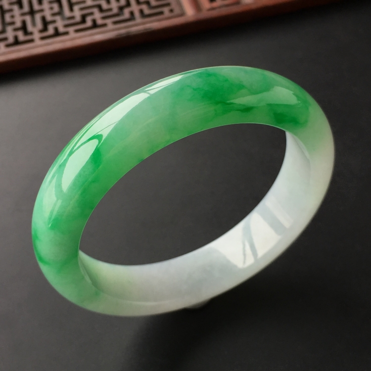 (超值推荐)糯冰种飘翠手镯(58.3mm)