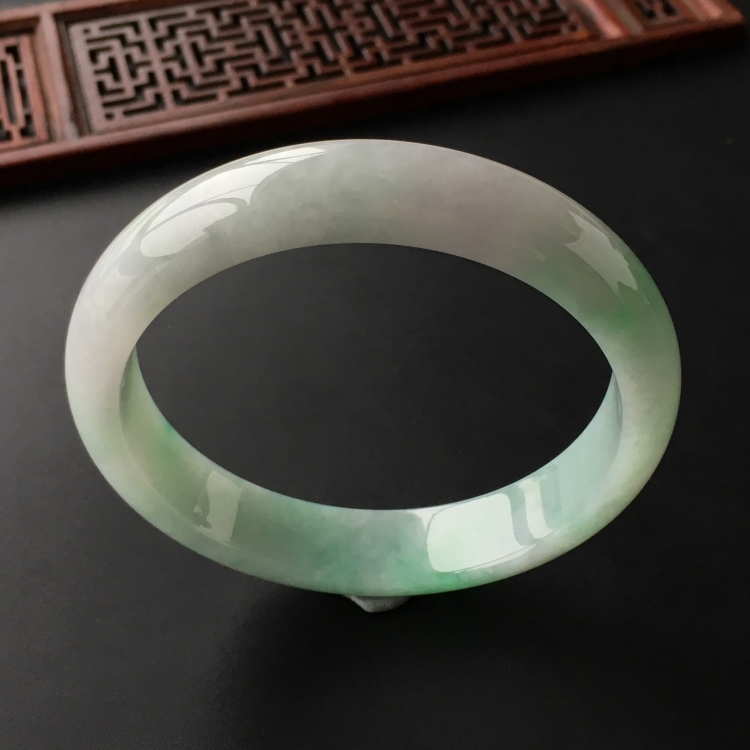 (超值推荐)糯冰种飘翠手镯(63.1mm)