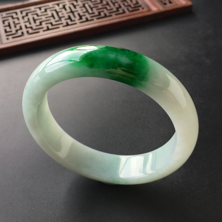 (超值推荐)糯冰种飘翠手镯(56.8mm)