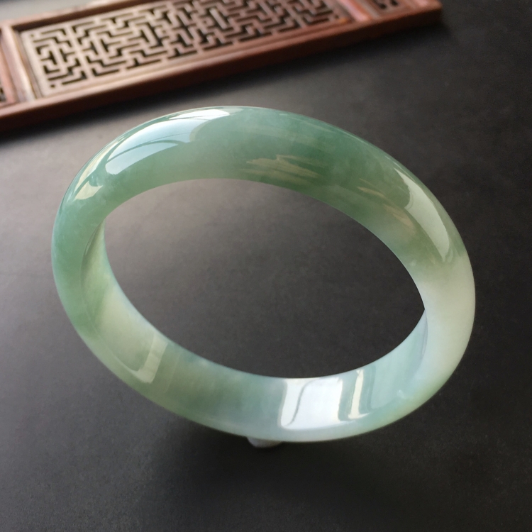 (超值推荐)糯冰种飘花手镯(64.5mm)