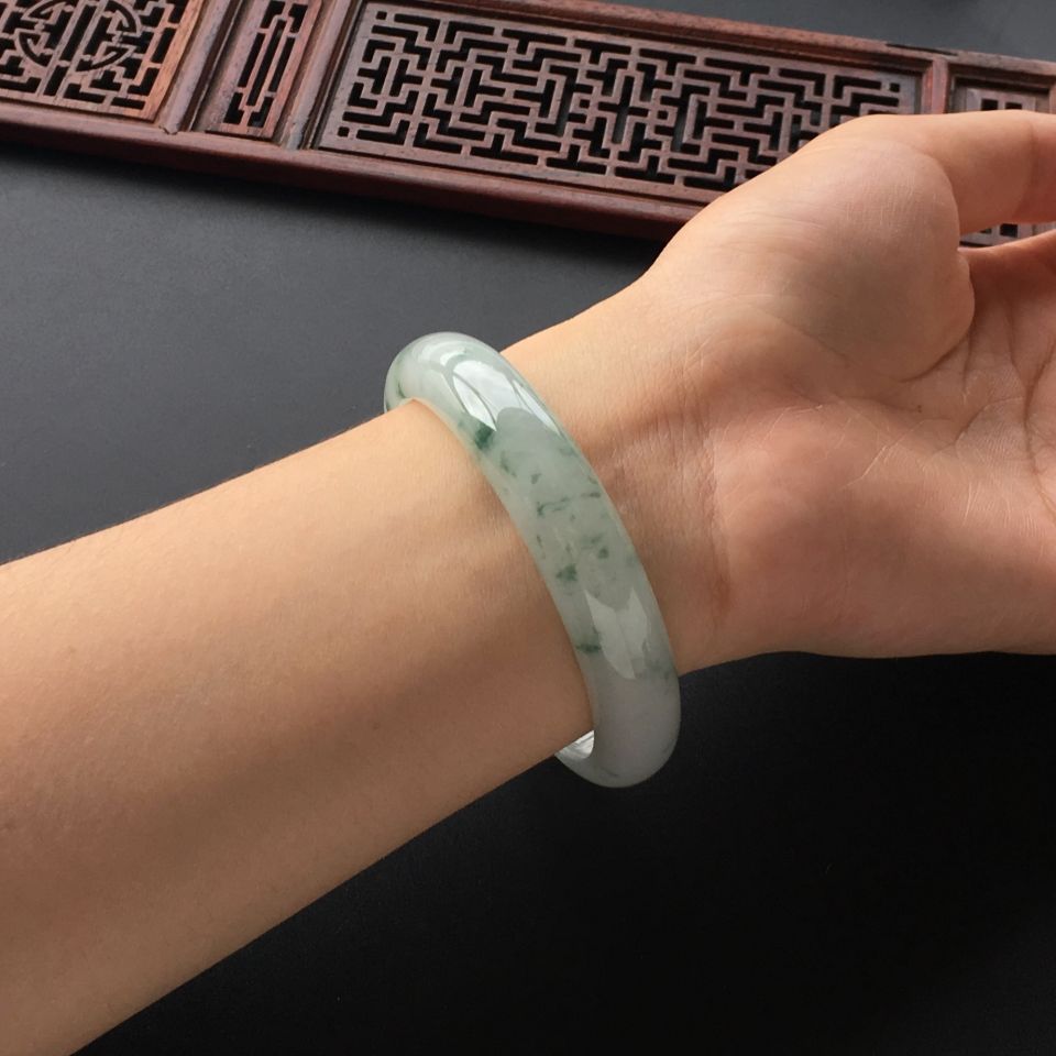 (超值推荐)糯冰种飘花手镯(57.6mm)