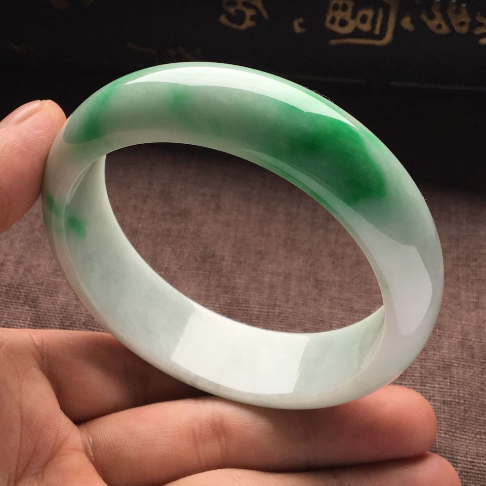 （超值推荐）糯冰种飘翠手镯（61mm）
