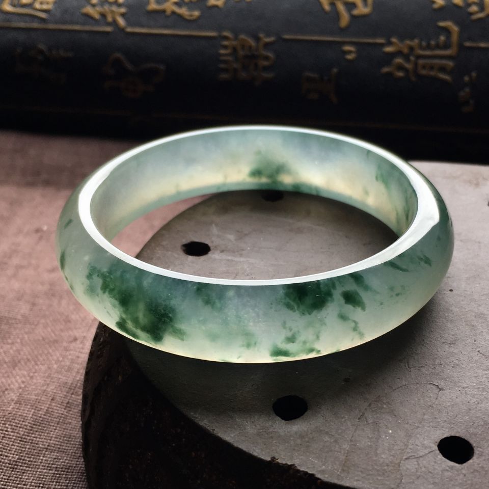 （超值推荐）冰种飘花手镯（58mm）