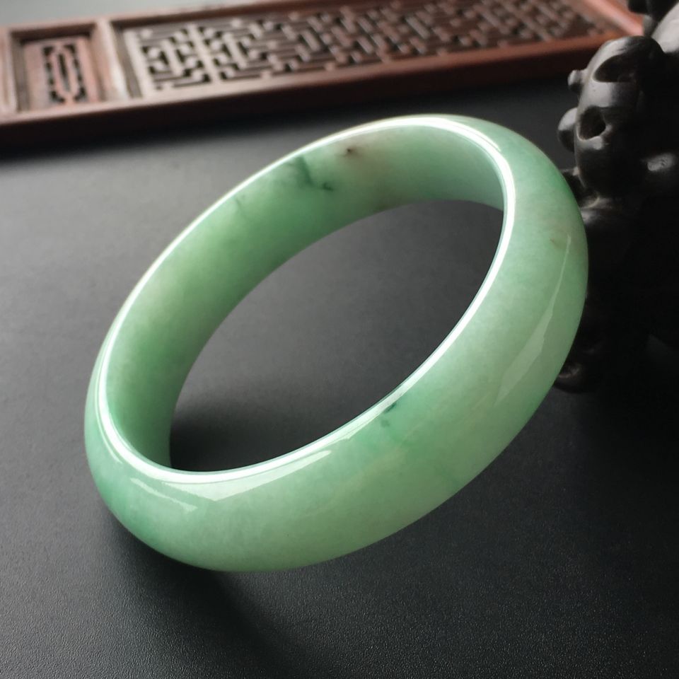 (超值推荐)糯冰种晴水略飘花手镯(56.6mm)