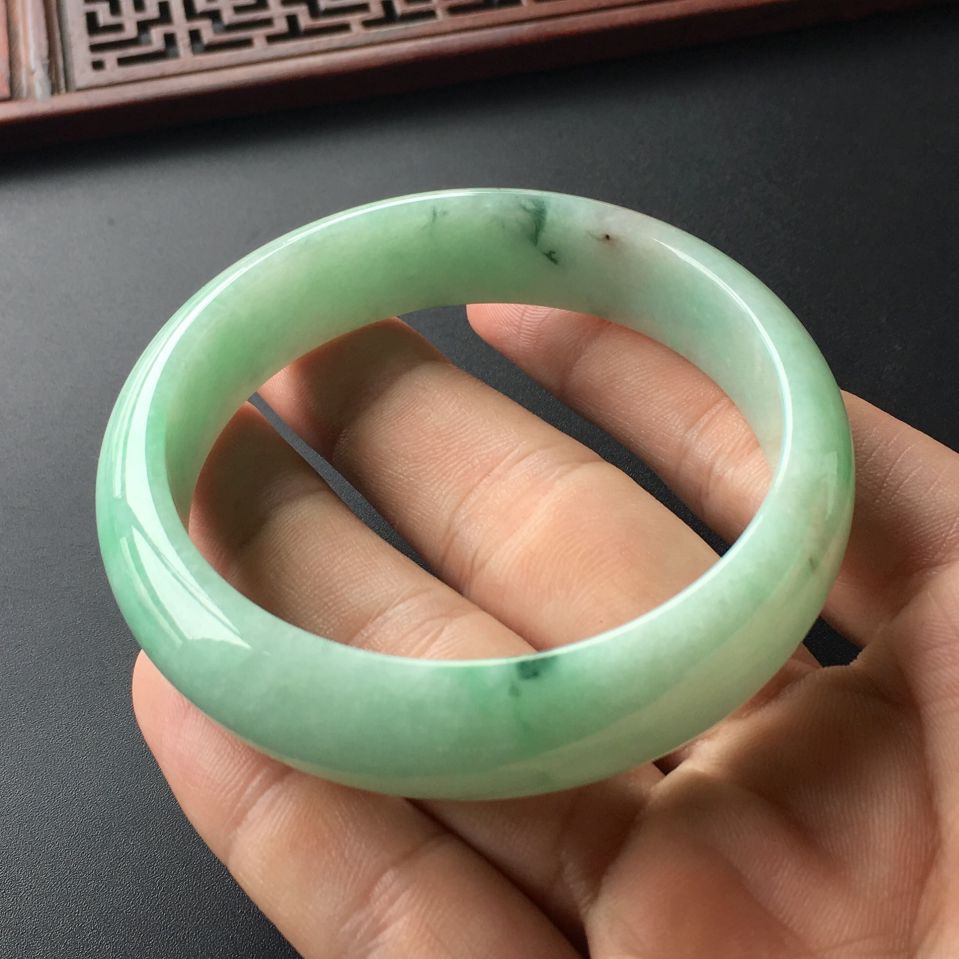 (超值推荐)糯冰种晴水略飘花手镯(56.6mm)