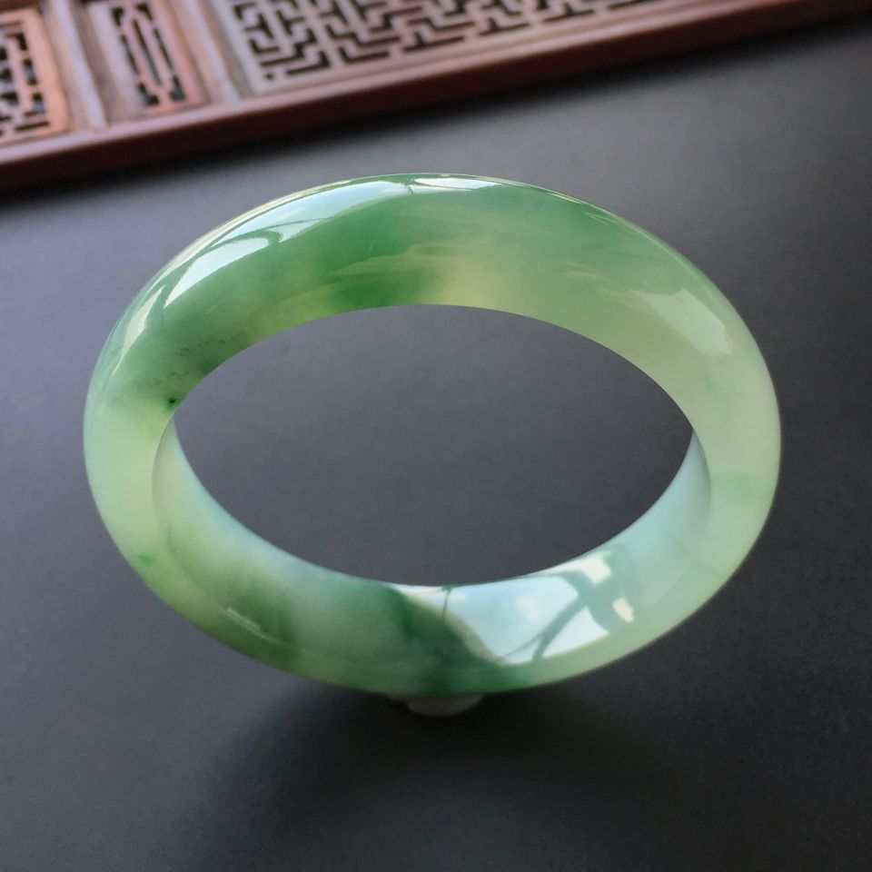 (超值推荐)糯冰种飘花手镯(55.2mm)