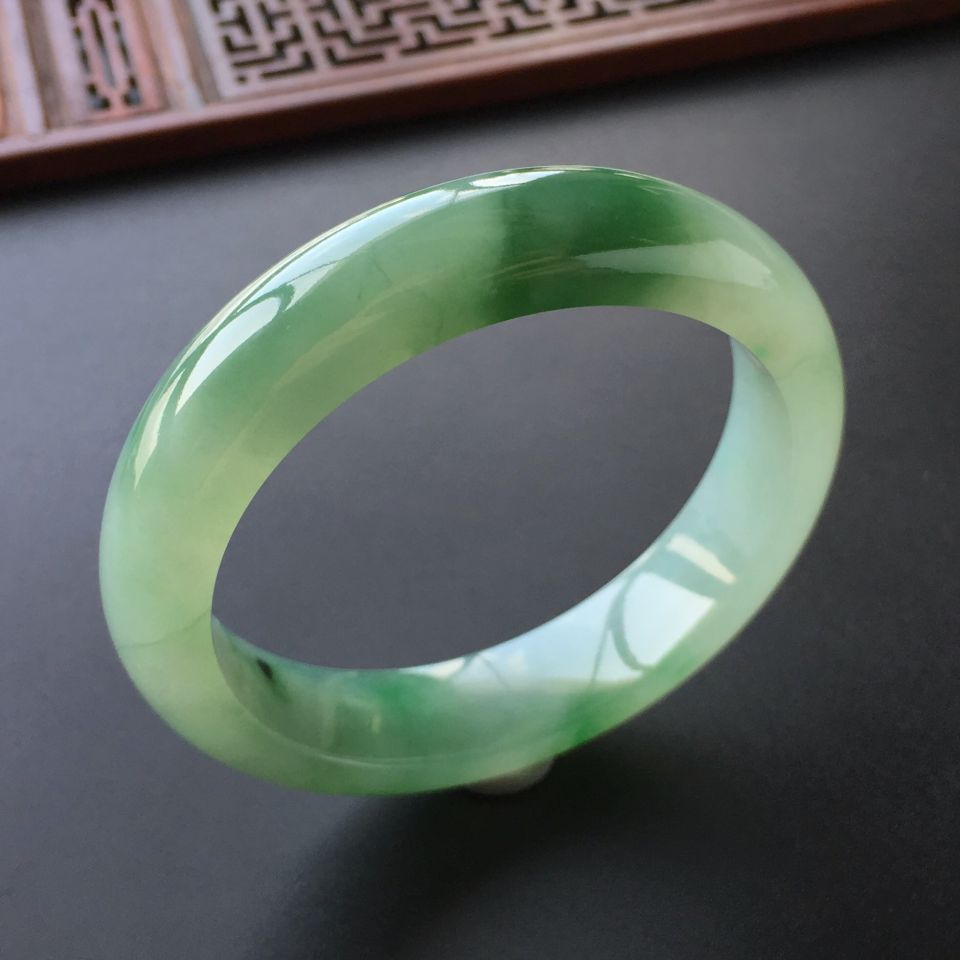 (超值推荐)糯冰种飘花手镯(55.2mm)
