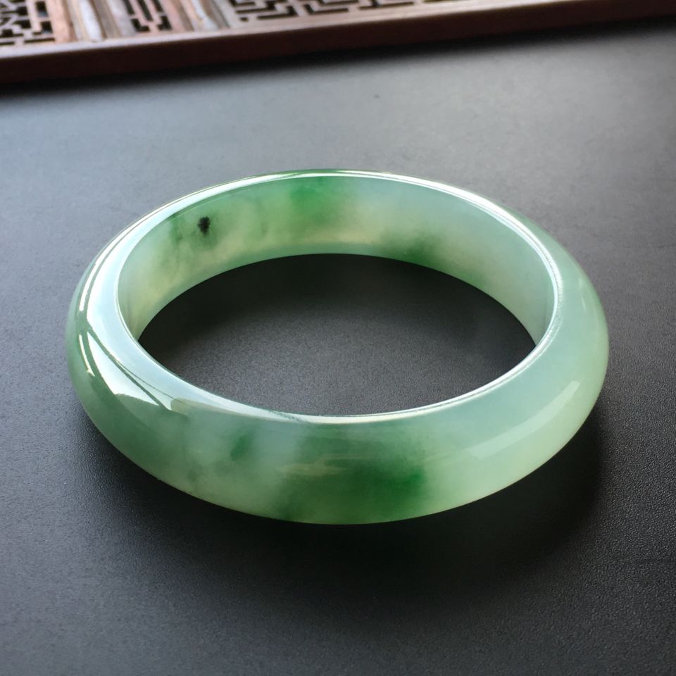 (超值推荐)糯冰种飘花手镯(55.2mm)