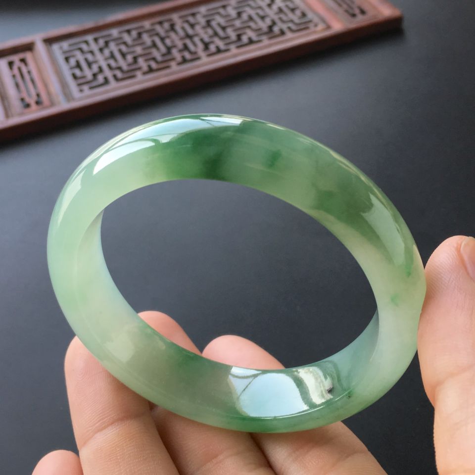 (超值推荐)糯冰种飘花手镯(55.2mm)