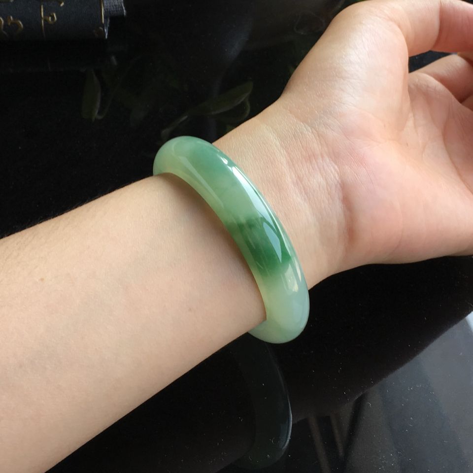 (超值推荐)糯冰种飘花手镯(55.2mm)