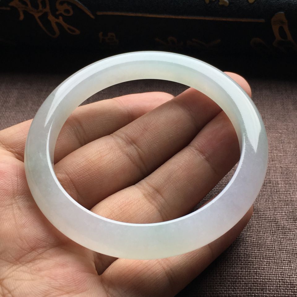 （超值推荐）糯冰种淡晴水手镯（57.9mm）
