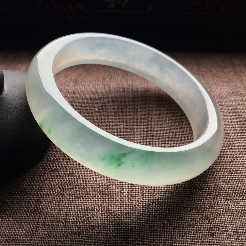 （超值推荐）冰种飘绿花手镯（57mm）