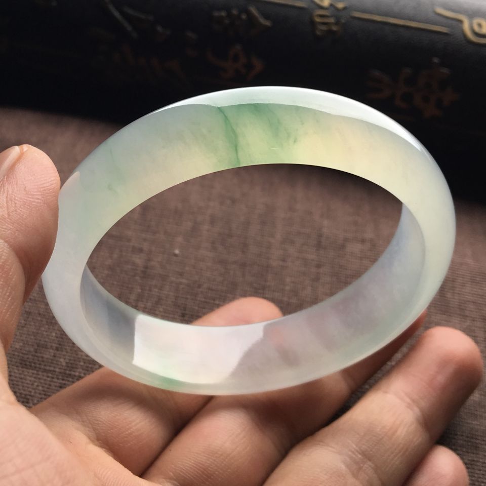 （超值推荐）冰种略飘花手镯（56.8mm）