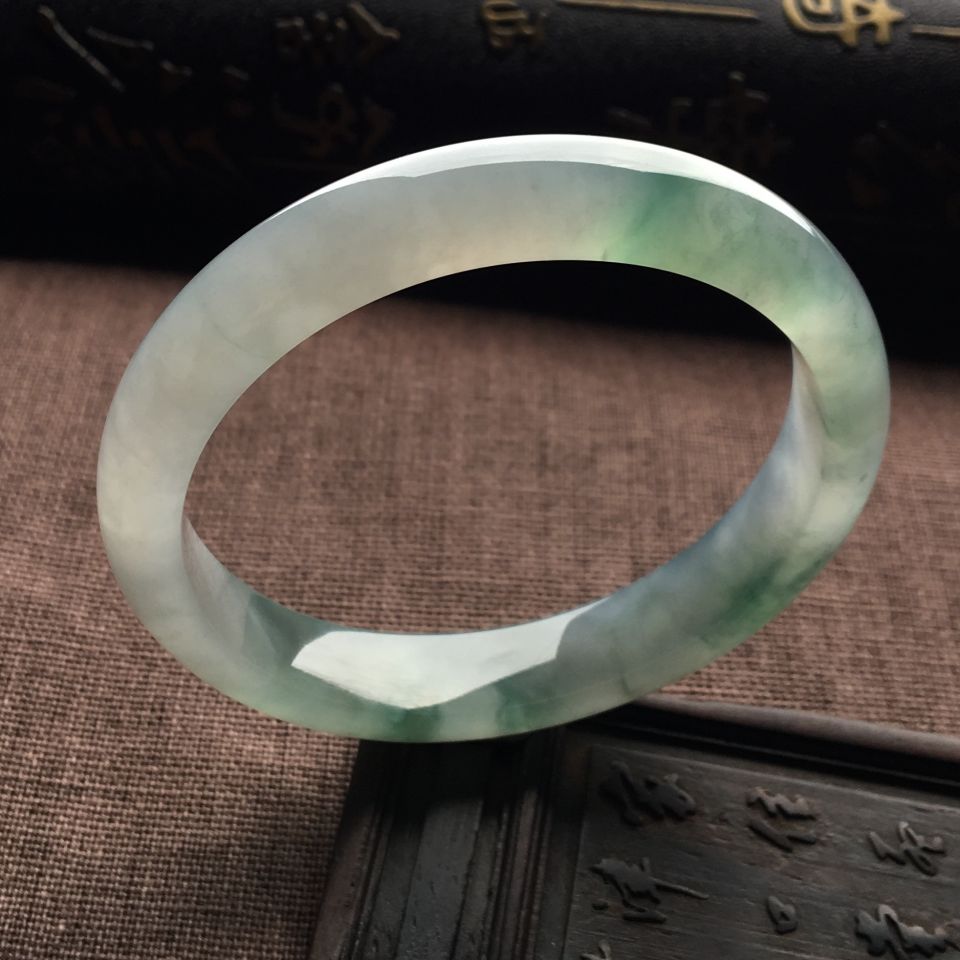 （超值推荐）冰种飘花手镯（56.3mm）