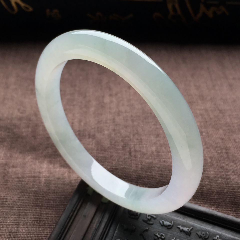 （超值推荐）糯冰种淡晴水手镯（57.9mm）