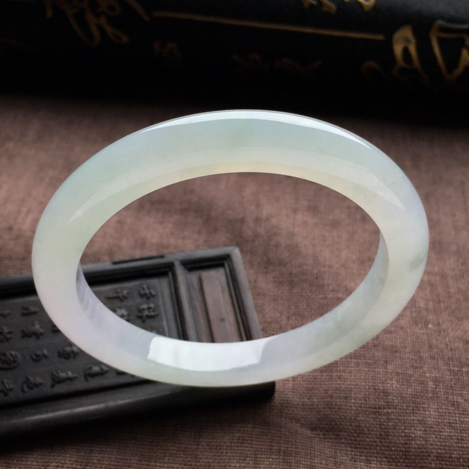 （超值推荐）糯冰种淡晴水手镯（57.9mm）