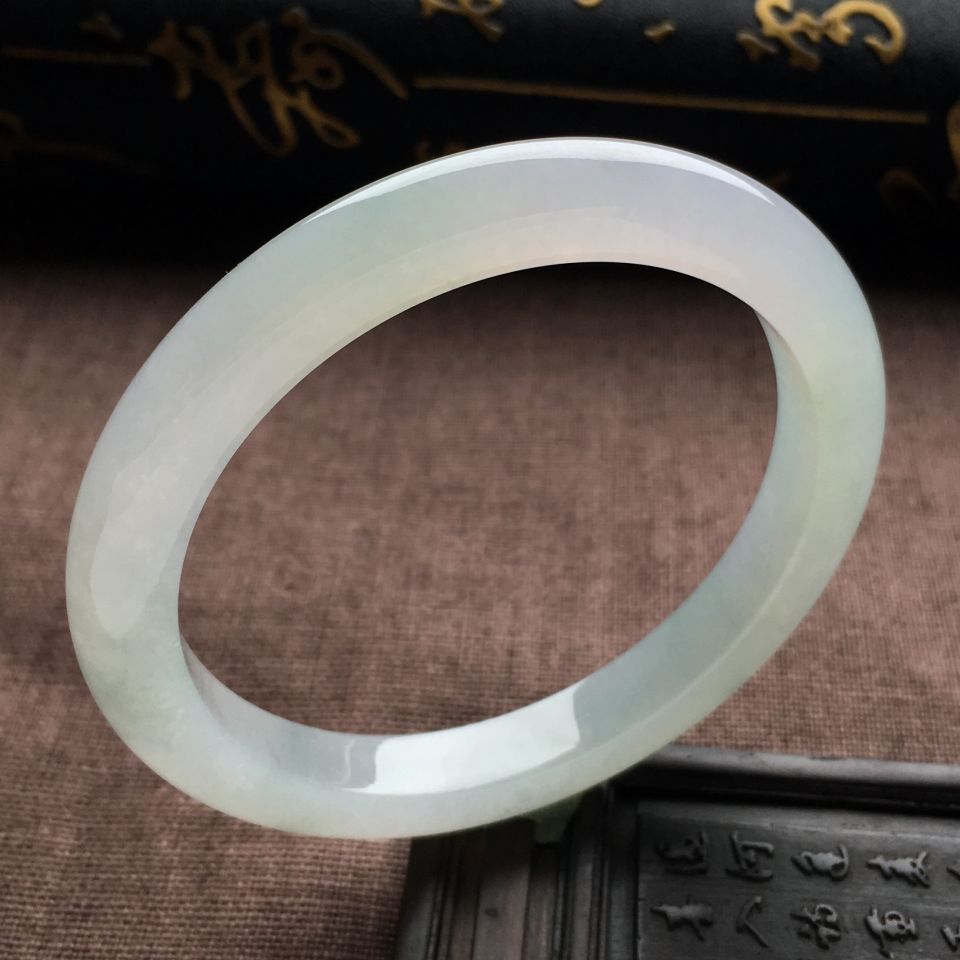 （超值推荐）糯冰种淡晴水手镯（57.9mm）