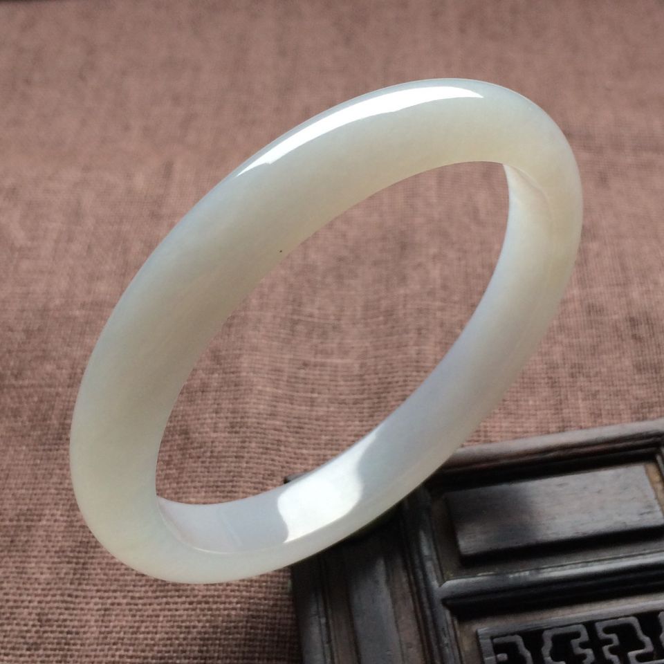 （超值推荐）糯冰种淡晴水手镯（56.7mm）